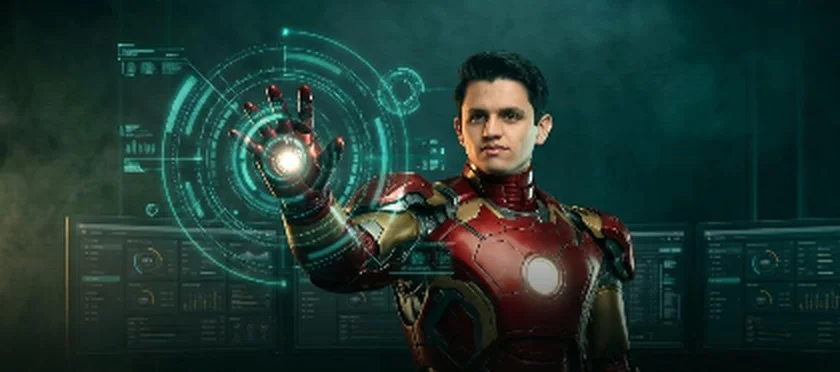 Adrian con la armadura de Iron Man frente a pantallas de datos, portada del módulo 3